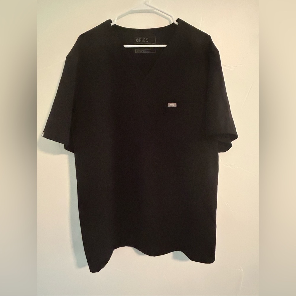 Figs Men's Black V-Neck Tee